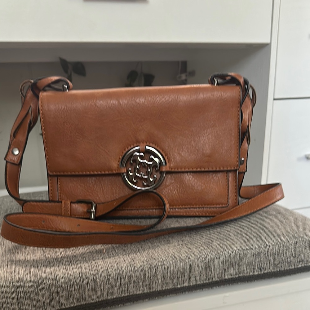 Elegant Tan Leather Crossbody Bag